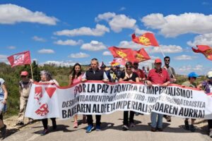 Una nueva marcha exige el desmantelamiento del polígono de tiro de Bardenas Reales.