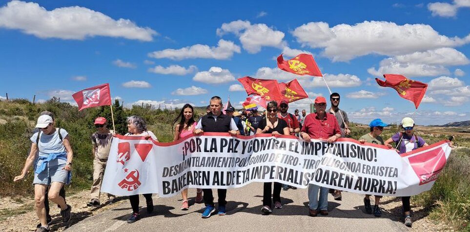 Una nueva marcha exige el desmantelamiento del polígono de tiro de Bardenas Reales.