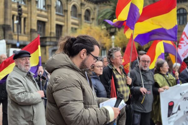 Ante una Constitución agotada vamos a por la III República .