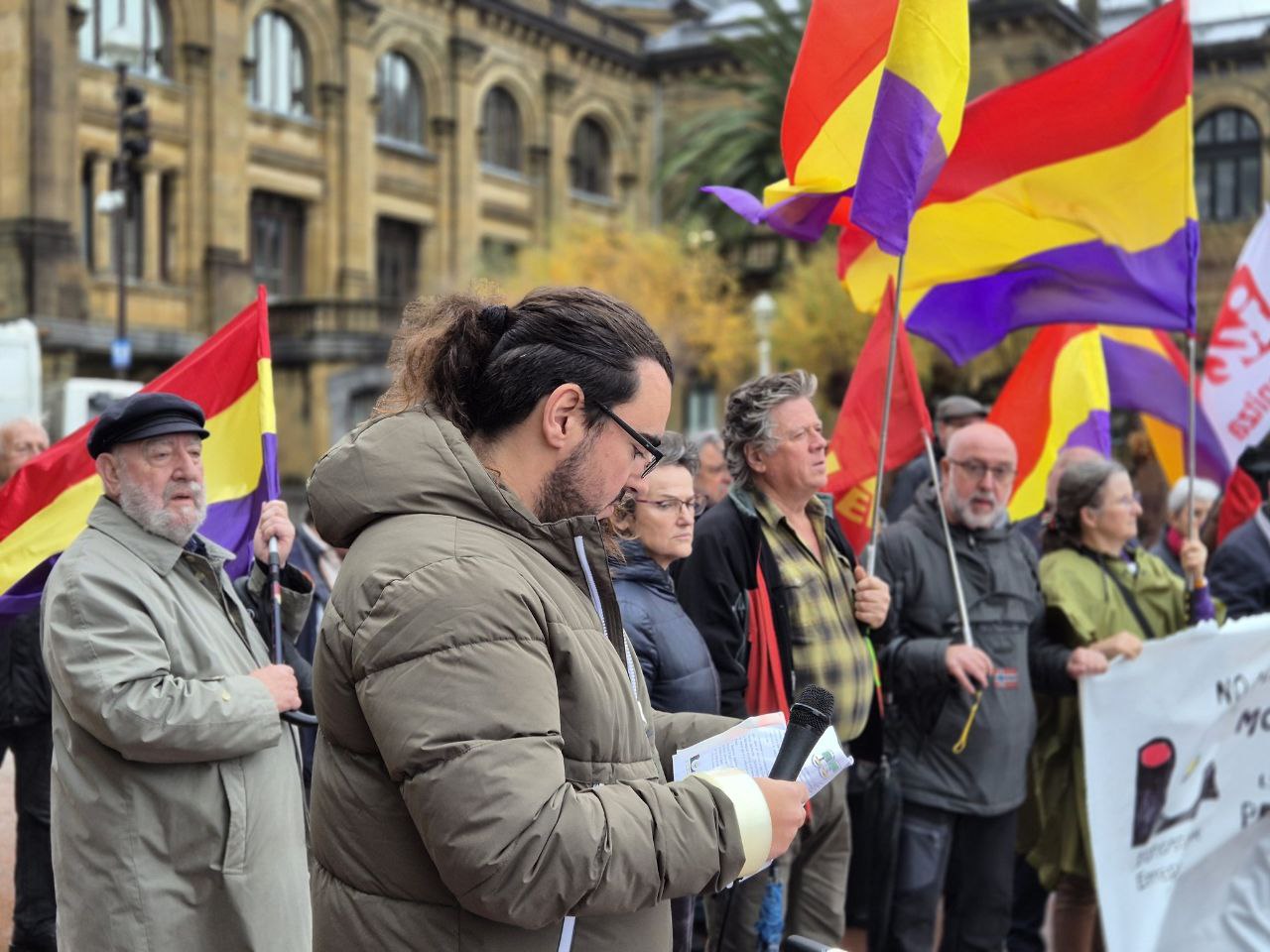 Ante una Constitución agotada vamos a por la III República .